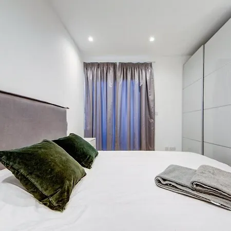 One Bed - Spinola Bay Views In Paceville St Julians *