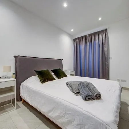 One Bed - Spinola Bay Views In Paceville St Julians